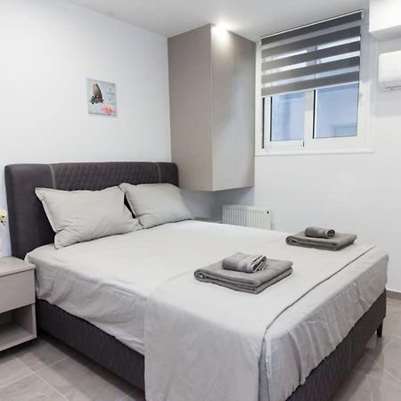 Brand New Urban Getaway Next To Megaro Mousikis Apartamento Atenas Exterior foto