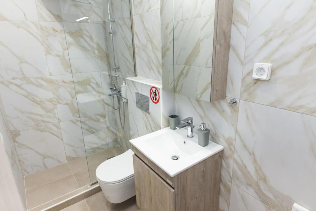 Brand New Urban Getaway Next To Megaro Mousikis Apartamento Atenas Exterior foto