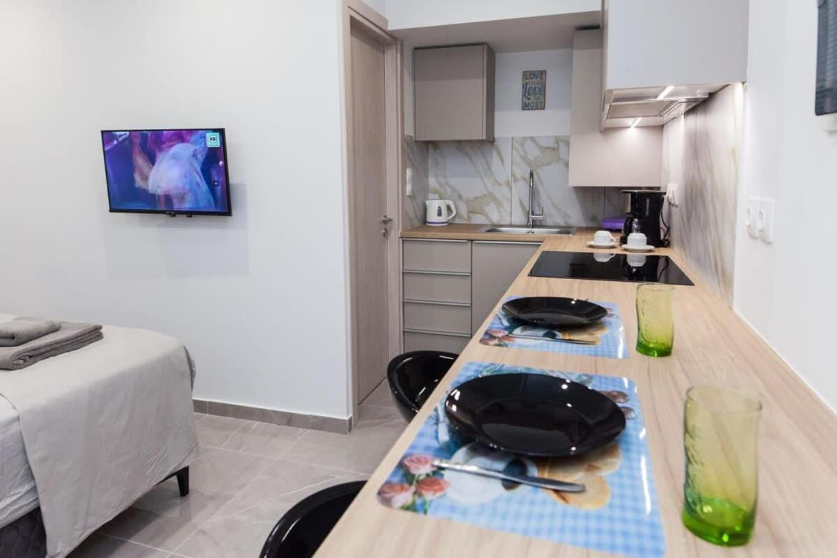 Brand New Urban Getaway Next To Megaro Mousikis Apartamento Atenas Exterior foto