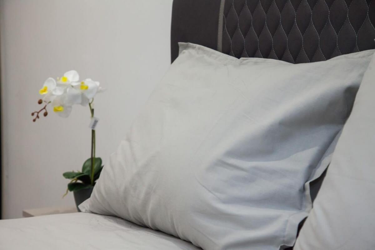 Brand New Urban Getaway Next To Megaro Mousikis Apartamento Atenas Exterior foto