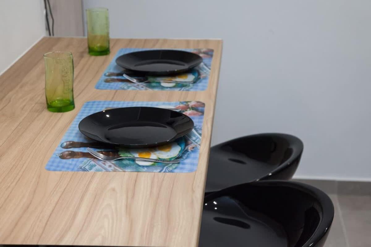 Brand New Urban Getaway Next To Megaro Mousikis Apartamento Atenas Exterior foto