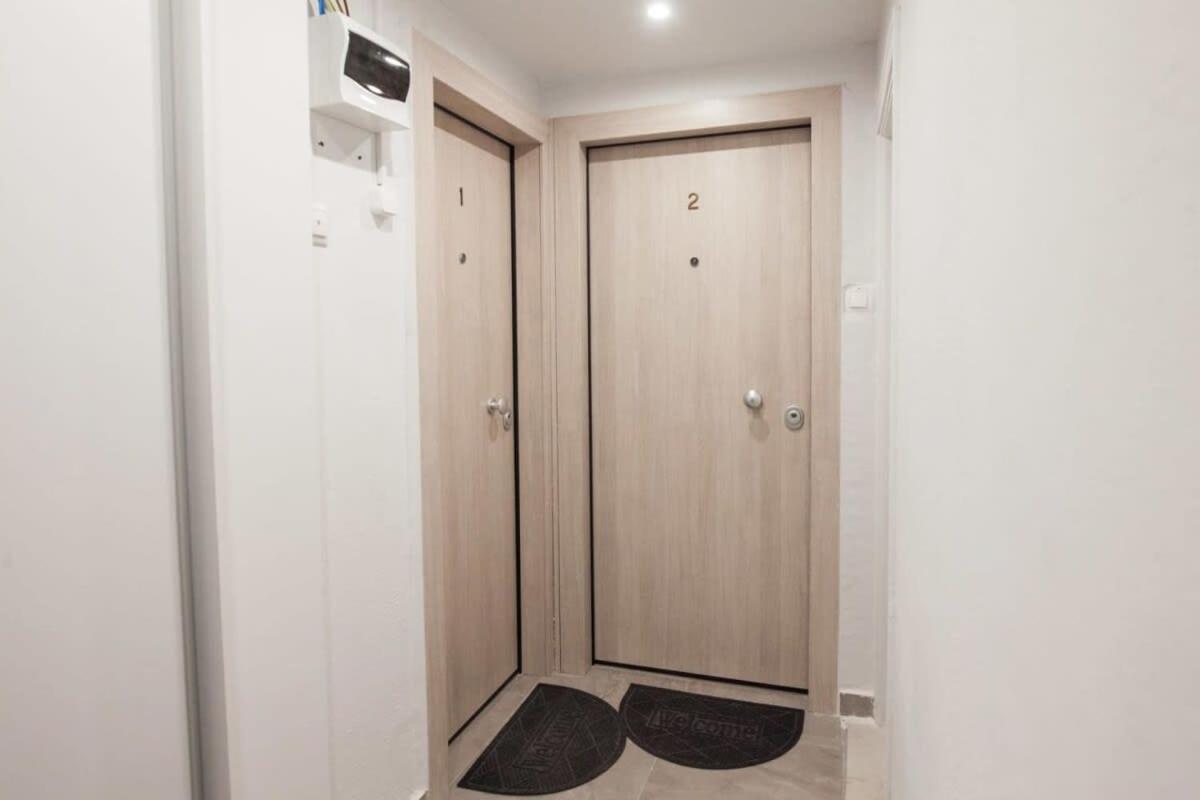 Brand New Urban Getaway Next To Megaro Mousikis Apartamento Atenas Exterior foto