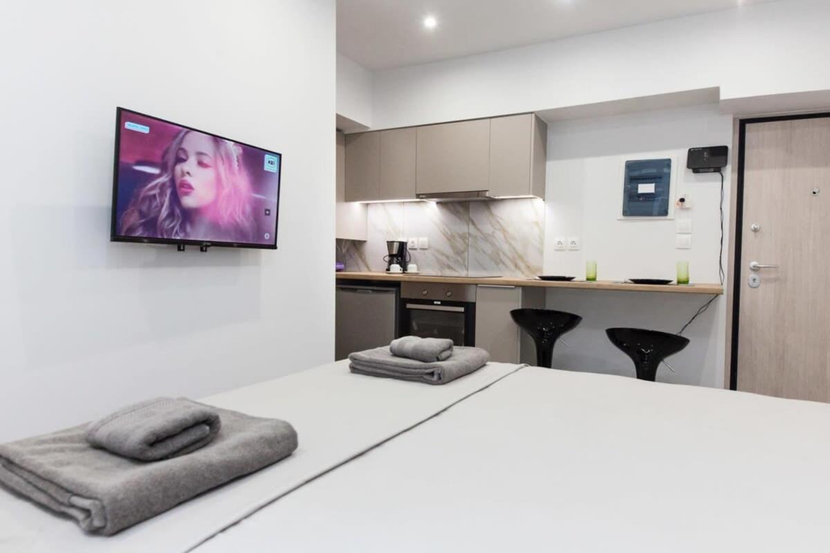 Brand New Urban Getaway Next To Megaro Mousikis Apartamento Atenas Exterior foto